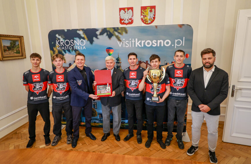 Team ORLEN Cellfast Wilki Krosno ugoszczony w krośnieńskim ratuszu