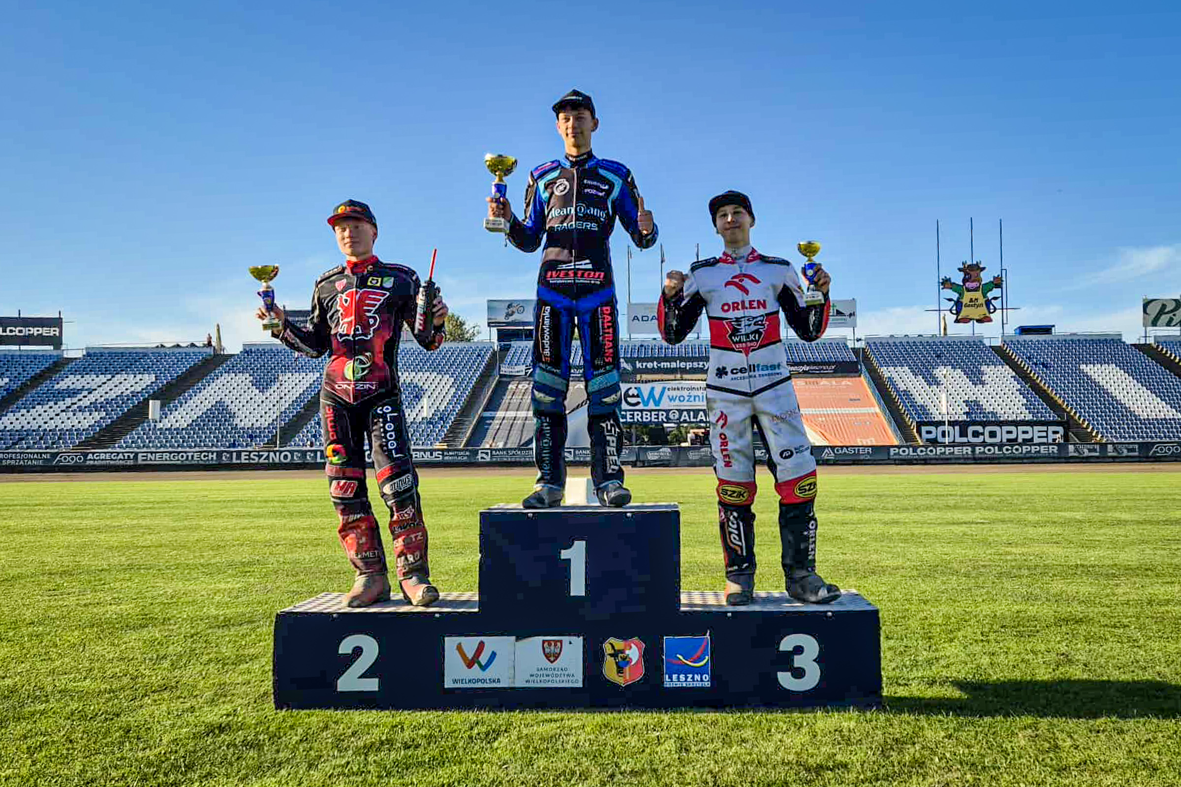 Oskar Kręglicki na podium IP2E U19 w Lesznie